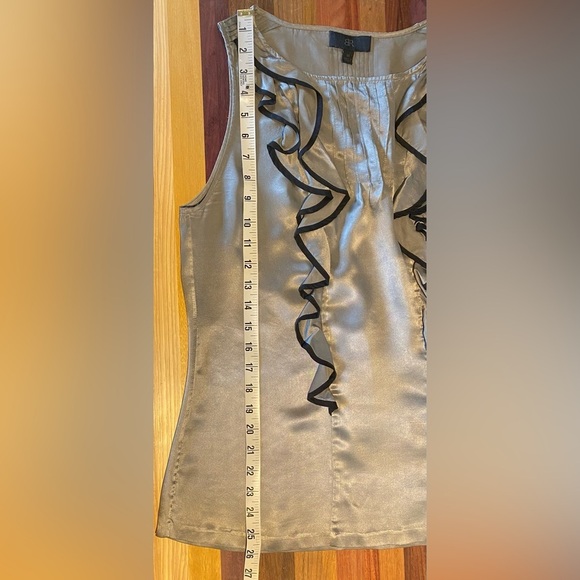 Banana Republic BR Monogram Sleeveless Silk Ruffled Tuxedo-style top, size M - Picture 9 of 9